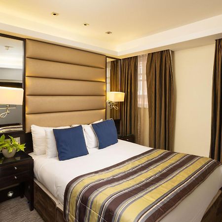 Park Grand Mayfair Лондон Экстерьер фото A bedroom at the hotel