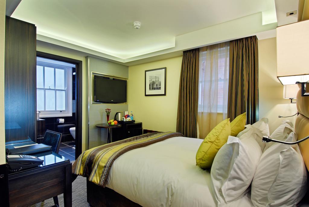 Park Grand Mayfair Лондон Экстерьер фото A room at the hotel