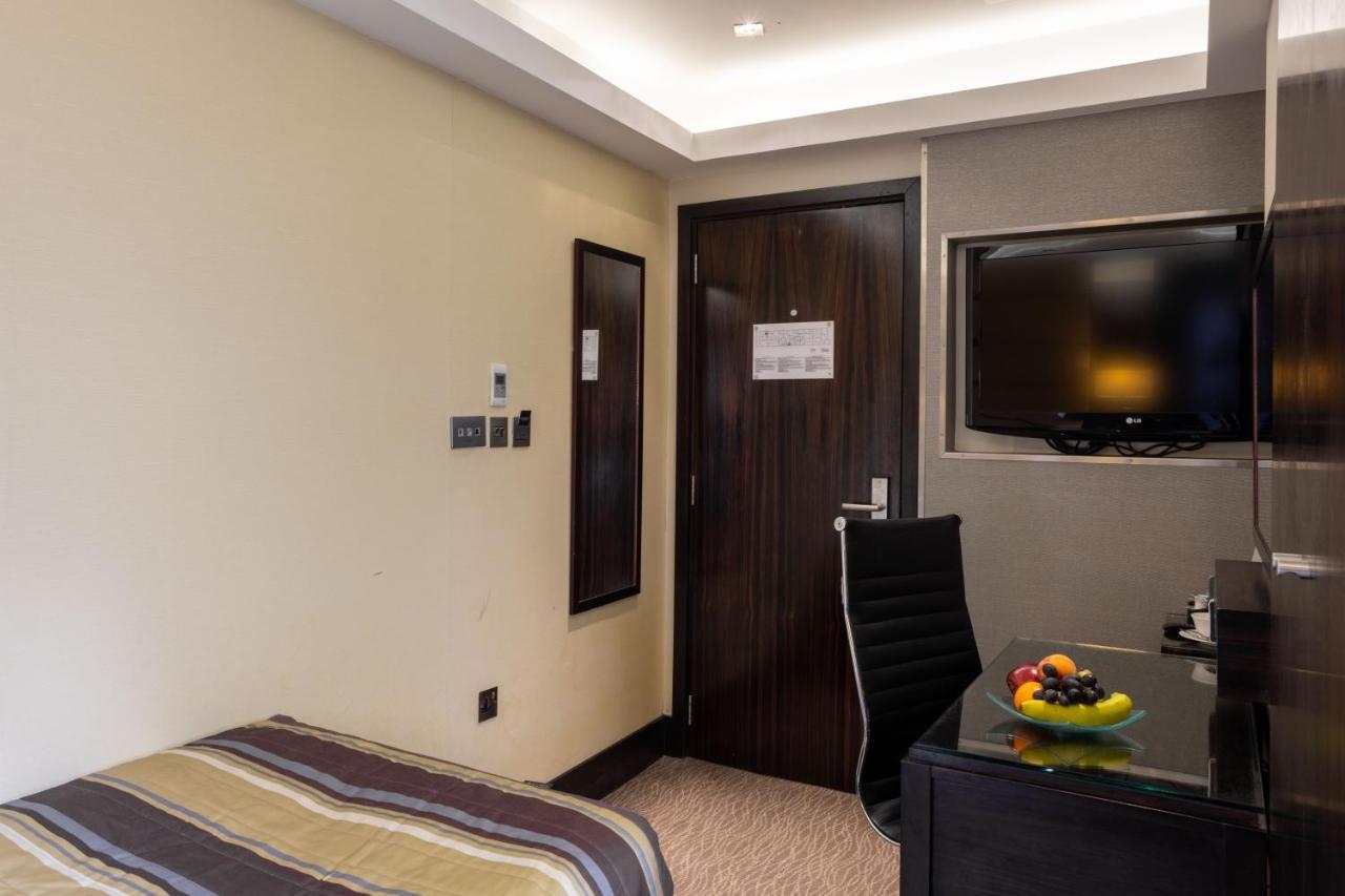 Park Grand Mayfair Лондон Экстерьер фото A room at the hotel
