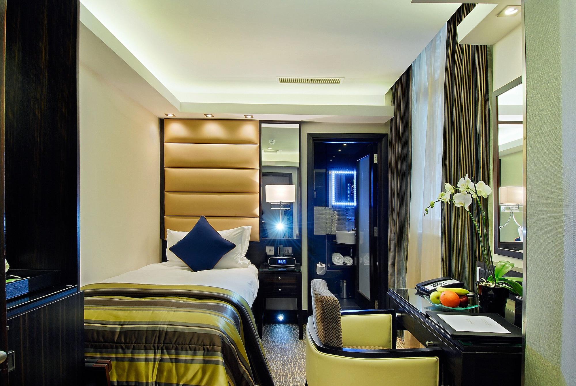 Park Grand Mayfair Лондон Экстерьер фото A room at the Mandarin Oriental, London