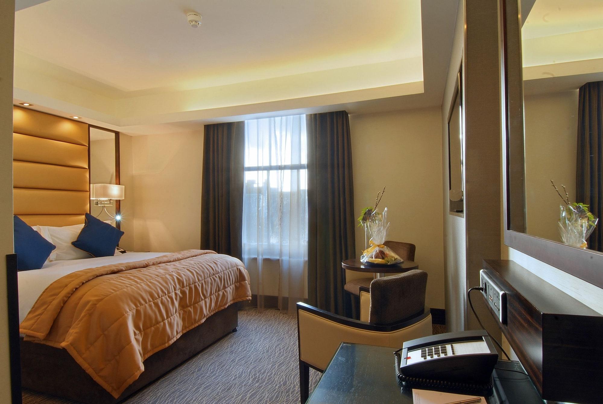 Park Grand Mayfair Лондон Экстерьер фото A room at the hotel