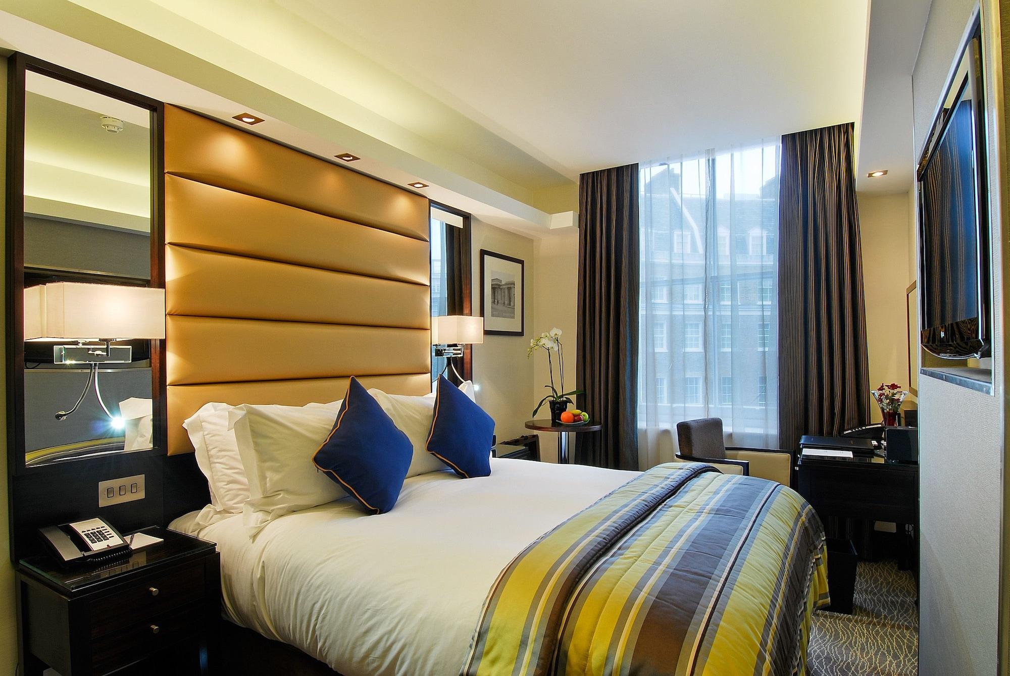 Park Grand Mayfair Лондон Экстерьер фото A bedroom at the hotel