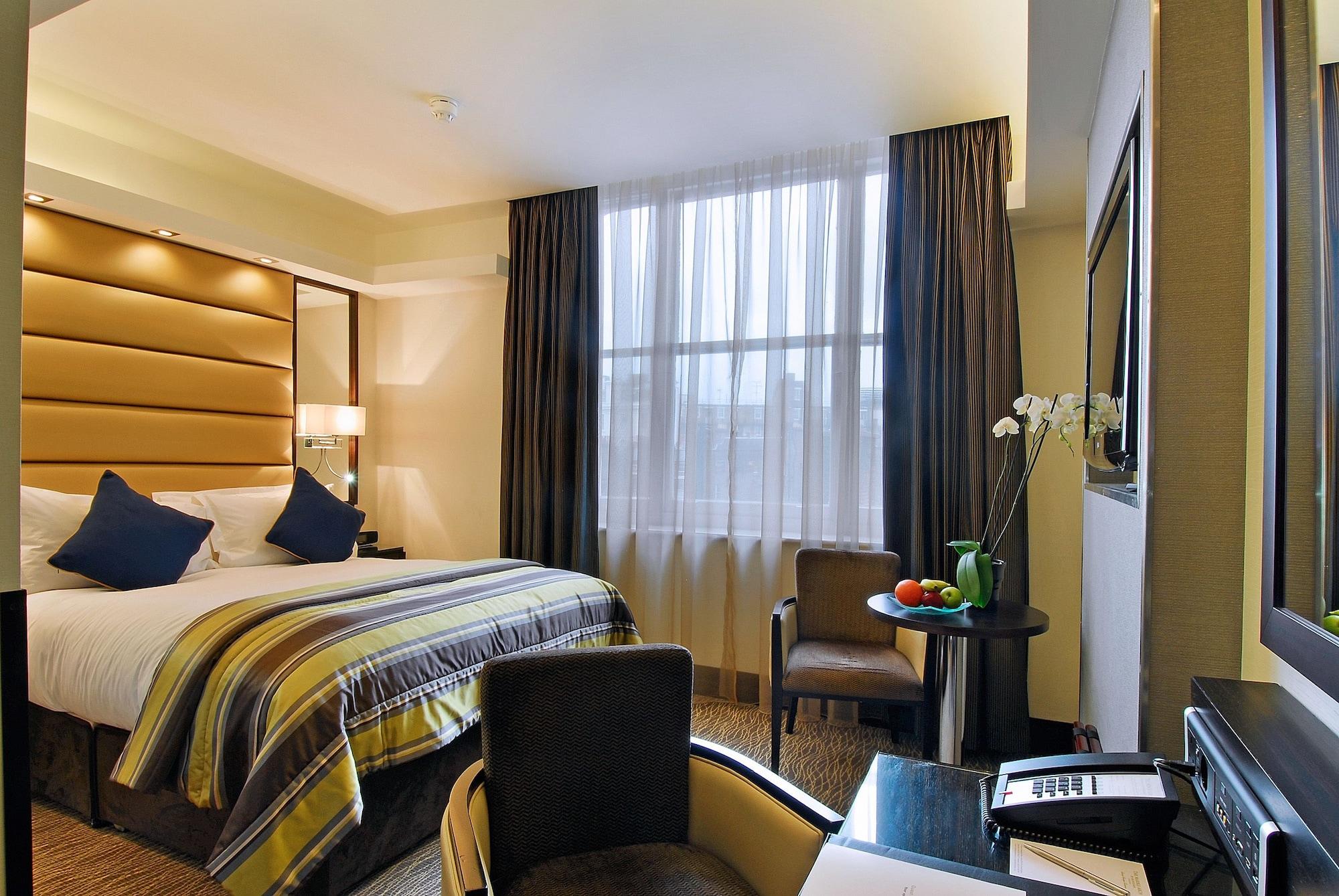 Park Grand Mayfair Лондон Экстерьер фото A room at the hotel