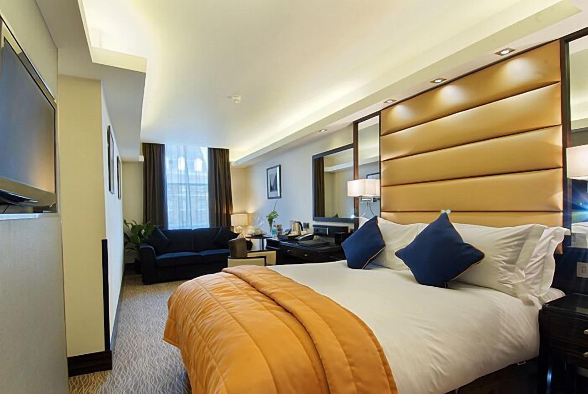 Park Grand Mayfair Лондон Экстерьер фото A suite at the hotel