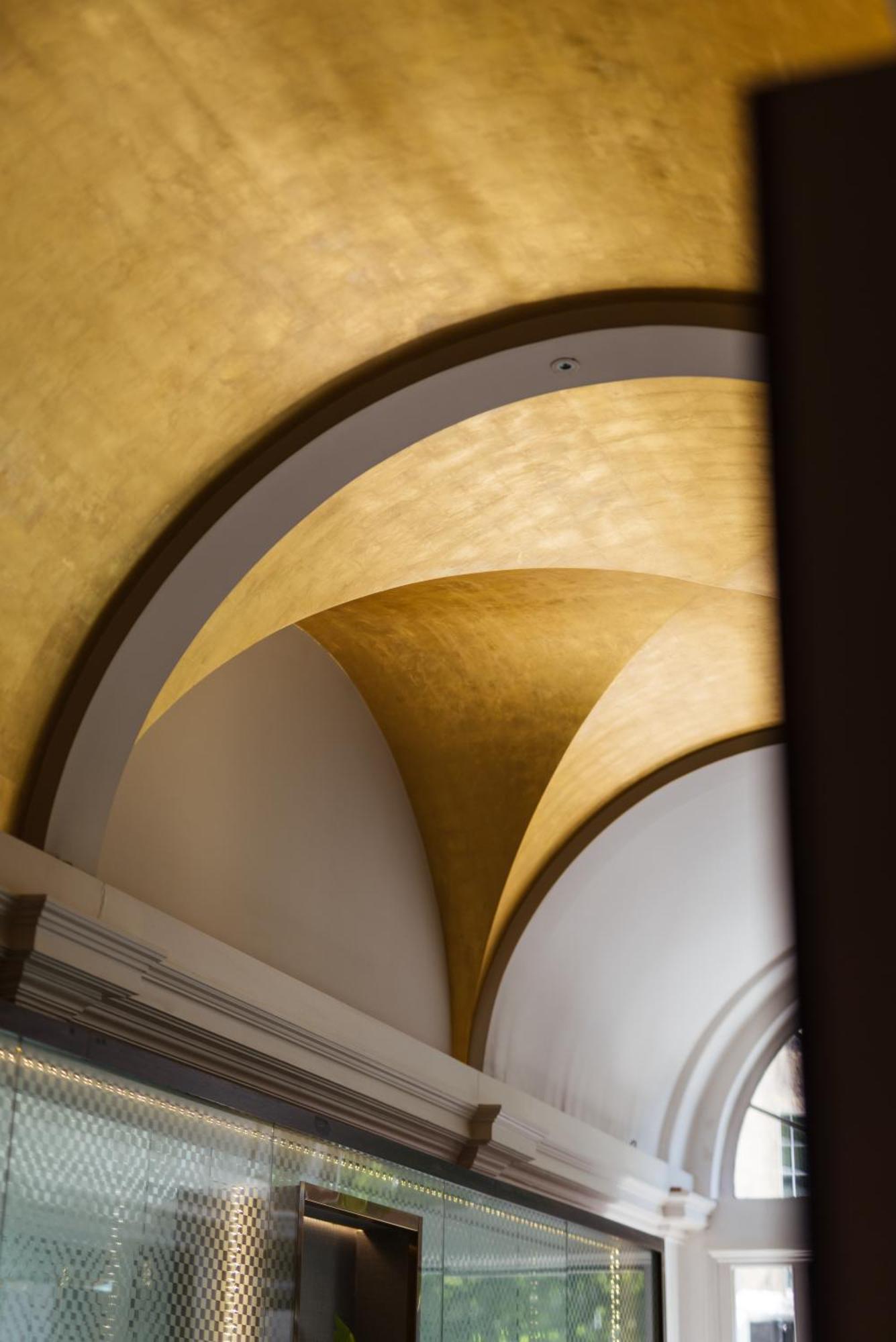Park Grand Mayfair Лондон Экстерьер фото Gold leafing on a ceiling