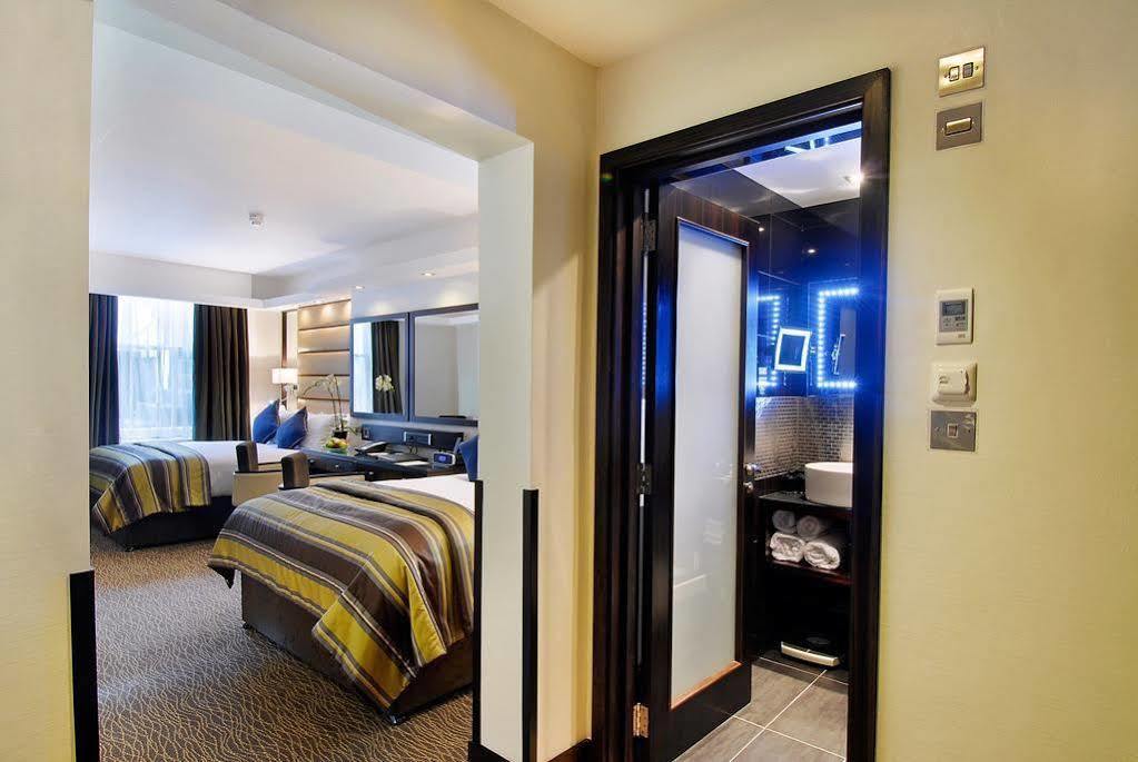 Park Grand Mayfair Лондон Экстерьер фото A room at the hotel