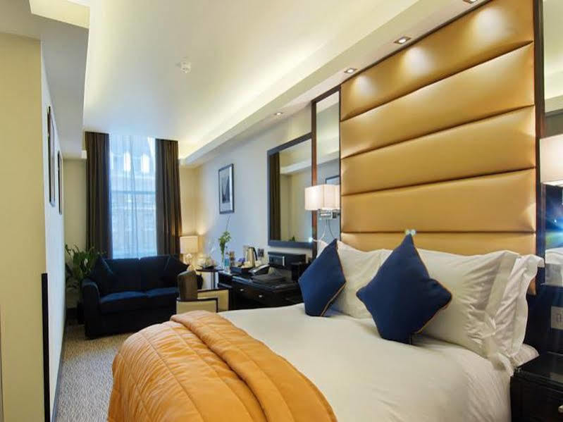 Park Grand Mayfair Лондон Экстерьер фото A bedroom at the hotel