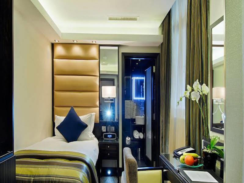 Park Grand Mayfair Лондон Экстерьер фото A room at the hotel