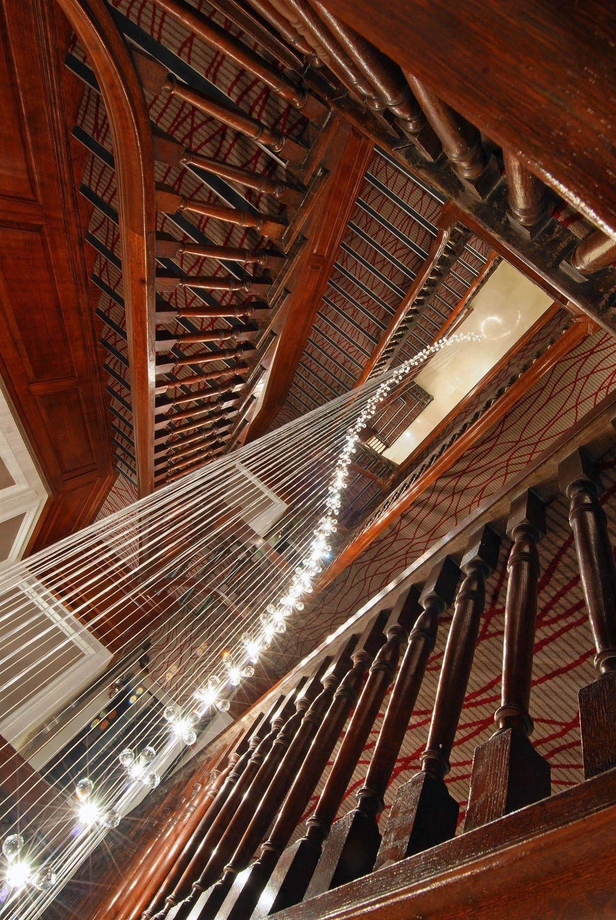 Park Grand Mayfair Лондон Экстерьер фото The staircase