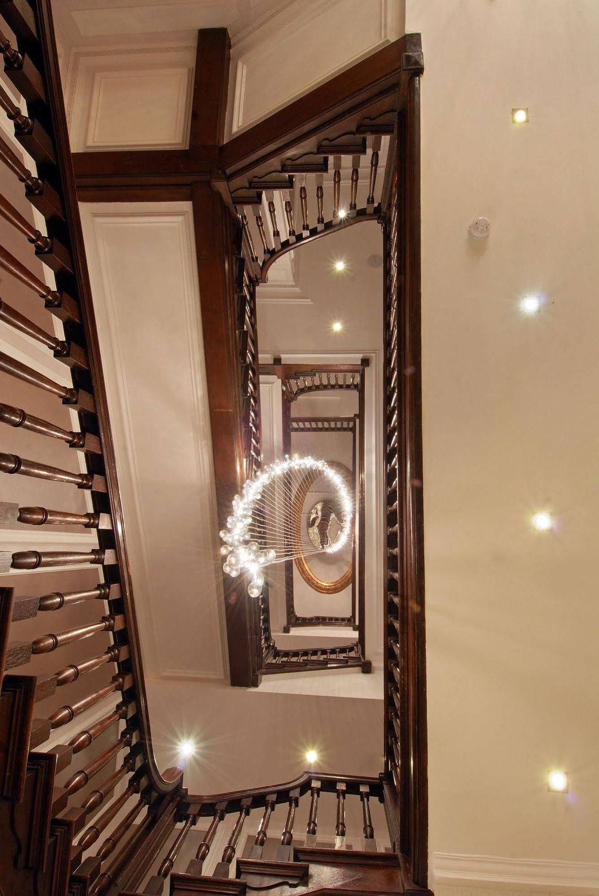 Park Grand Mayfair Лондон Экстерьер фото Stairwell