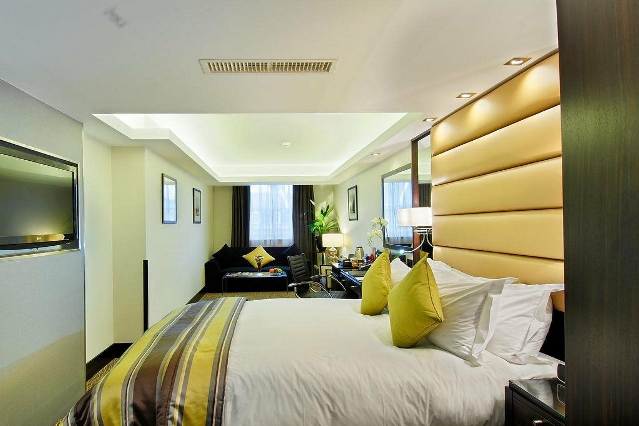 Park Grand Mayfair Лондон Экстерьер фото A suite at the hotel